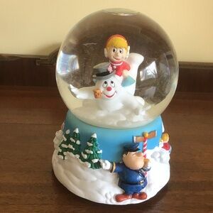 Frosty the Snowman Musical Snow Globe